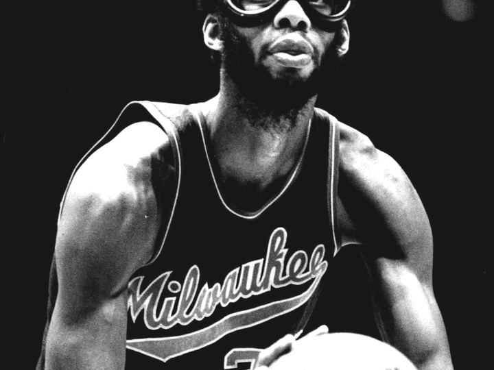 Kareem Abdul-Jabbar in a Milwaukee Bucks uniform in 1974